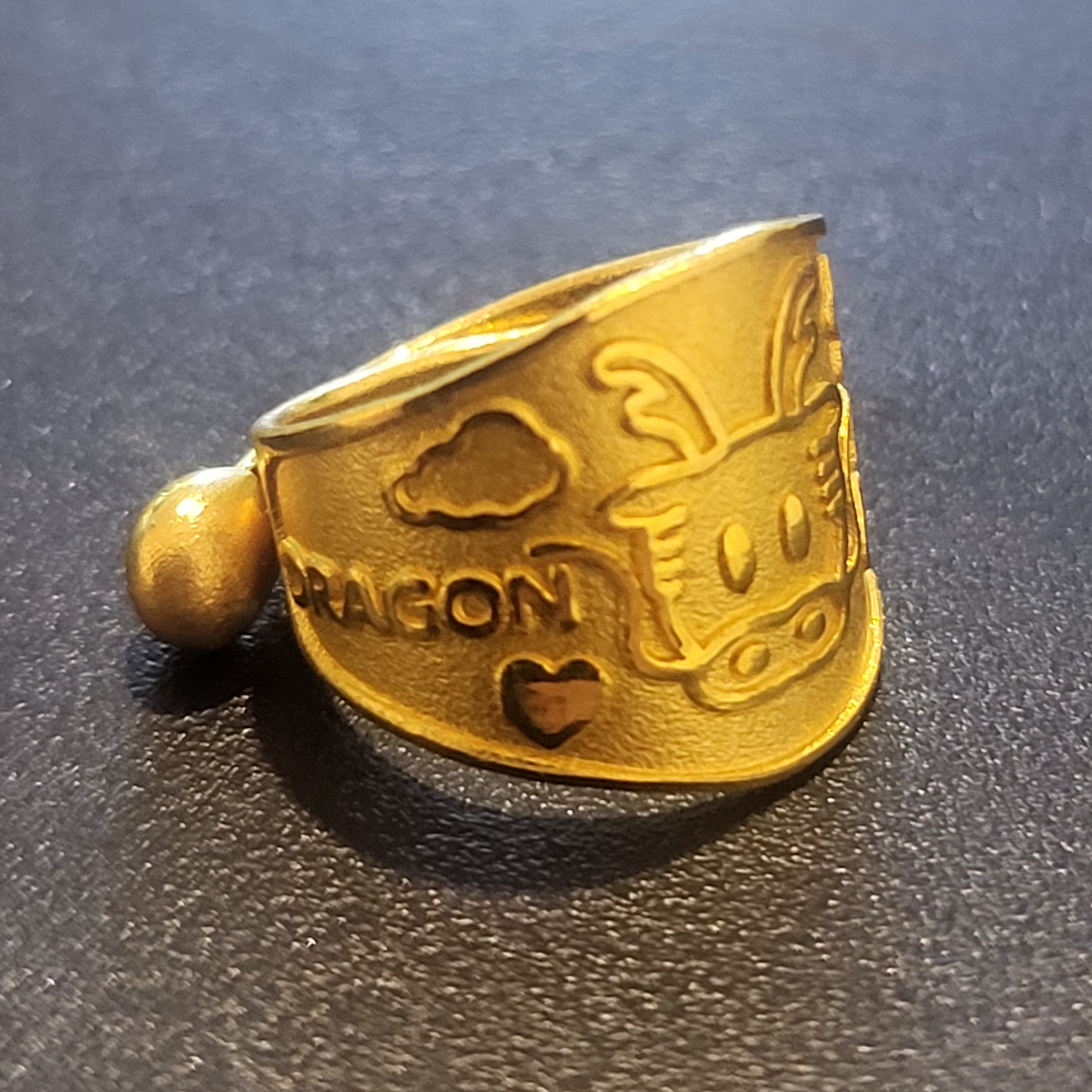 No.H2024 순금 용 24k 한돈 백일 반지 24k Gold 금시세 2024년 생 순금 용 24k 한돈 백일 반지 24k Gold 금시세 2024년 생 본제품은 순금 1돈 이며 99.9% 순금 3.75 gram 기준으로 복 주머니 와 함께 이쁘게 포장하여 받는 분께 기쁨과 행복을 선사할 수 있습니다.순금 한돈 2022 년 돌반지 한돈 3.75 gram 금가격